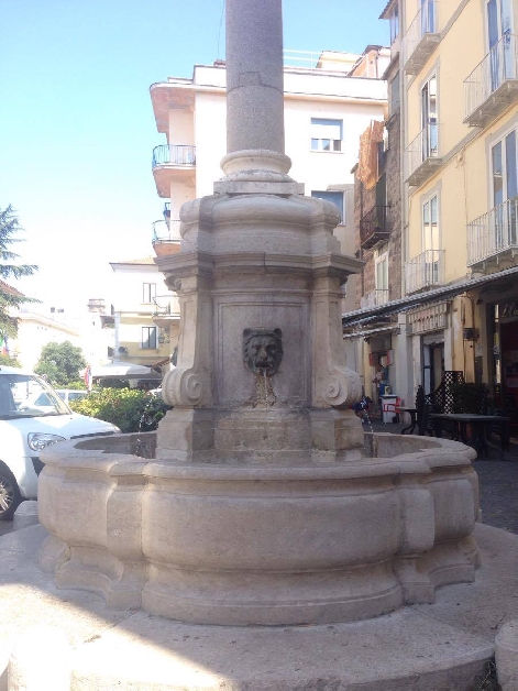 fontana piazza duomo1